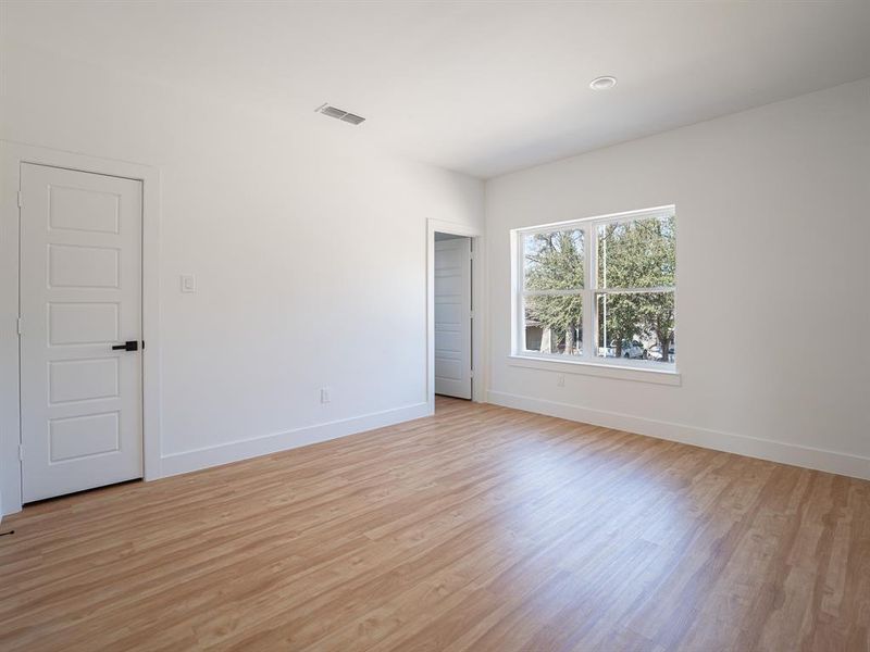 Spacious, unfurnished interior of a new home in , Dallas (Image 16).