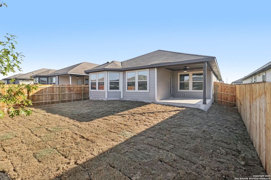 Exterior details and patio area of a home in Catalina, Converse (Image 3).