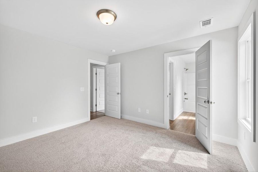 Spacious, unfurnished interior of a new home in , Statham (Image 28).