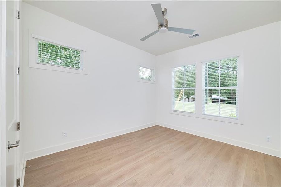 Spacious, unfurnished interior of a new home in , Gainesville (Image 19).