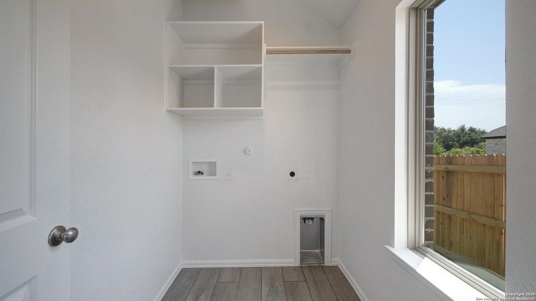 Spacious, unfurnished interior of a new home in Ladera 40', San Antonio (Image 23). Spacious, unfurnished interior of a new home in Ladera 40', San Antonio (Image 23).