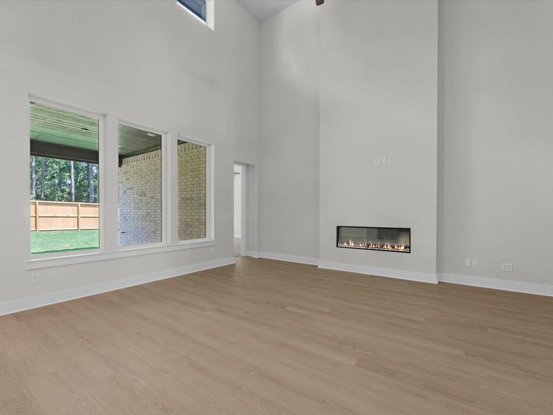 Spacious, unfurnished interior of a new home in Oakhill Reserve, Tomball (Image 13).