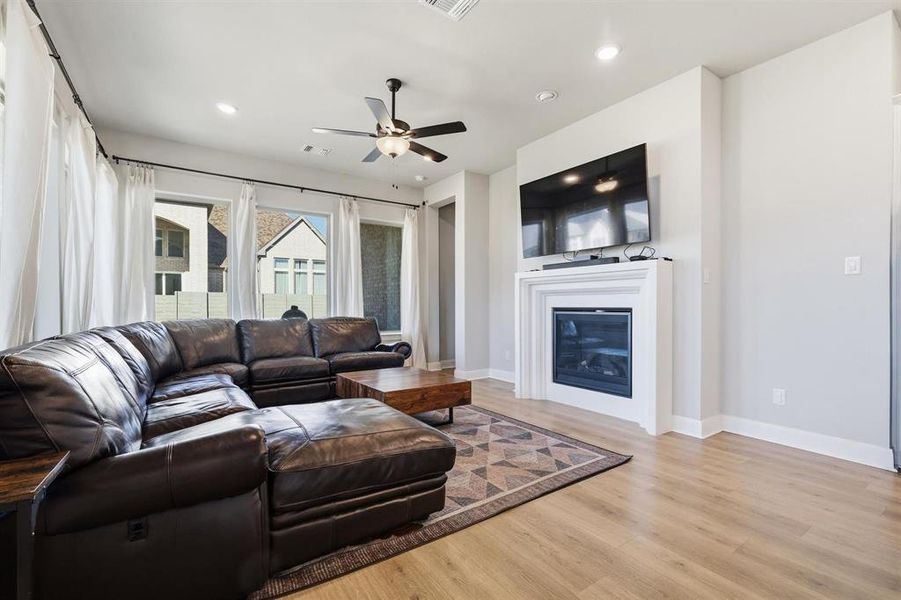 Furnished interior view inside a new home in , Northlake (Image 17).