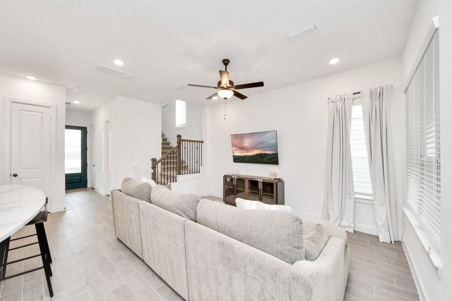 Furnished interior view inside a new home in The Groves 35', Humble (Image 37). Furnished interior view inside a new home in The Groves 35', Humble (Image 37).