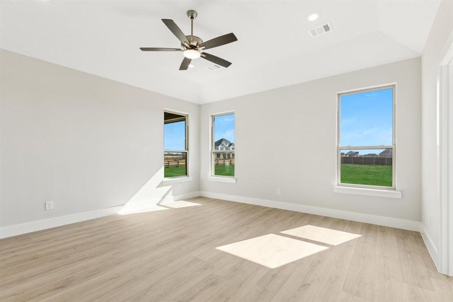 Spacious, unfurnished interior of a new home in Ellis Ranch Estates, Waxahachie (Image 22).