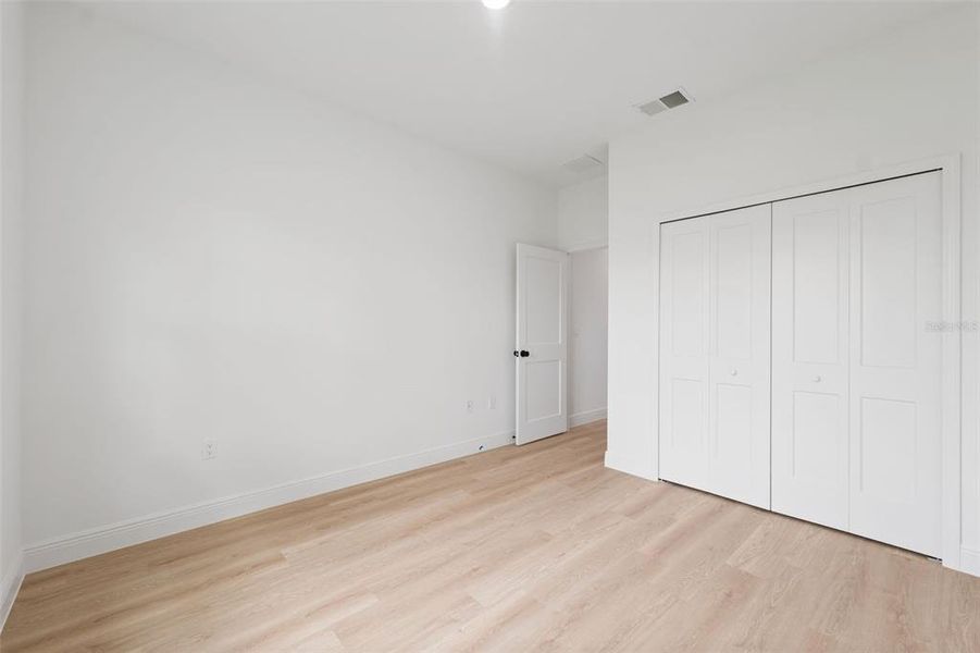 Spacious, unfurnished interior of a new home in , Ocala (Image 27).