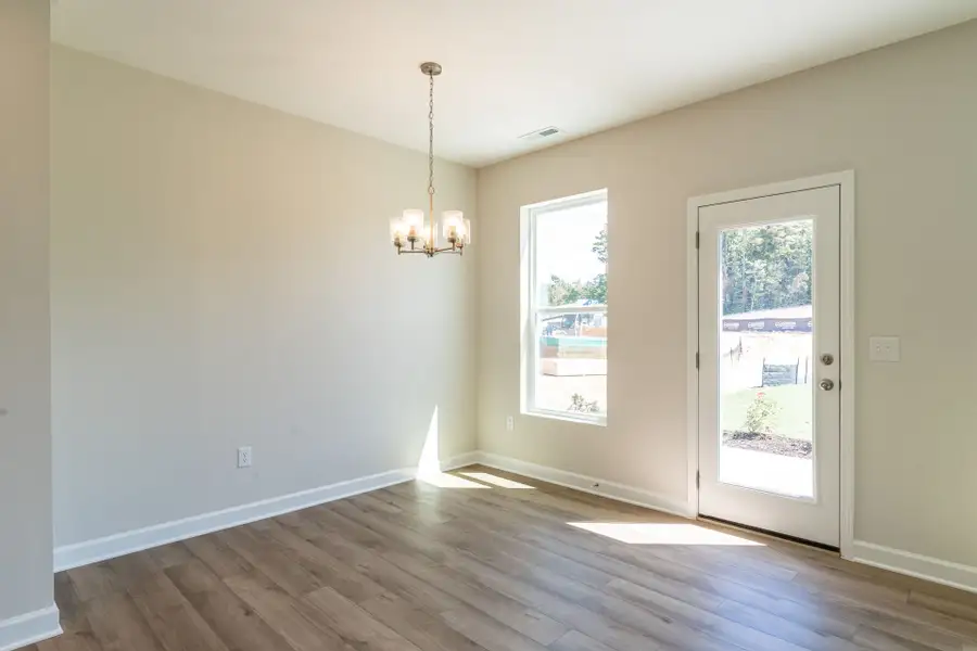 The Everlee - Dining