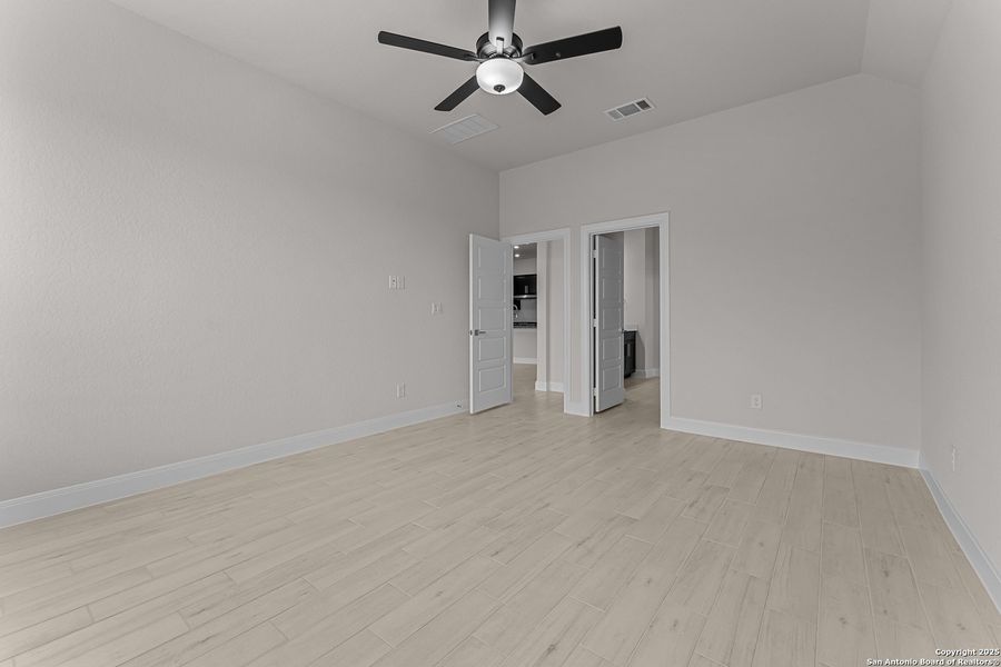 Spacious, unfurnished interior of a new home in Ladera - High Point 45', San Antonio (Image 8).