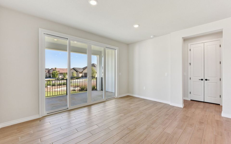 Spacious, unfurnished interior of a new home in Kissing Tree, San Marcos (Image 13).