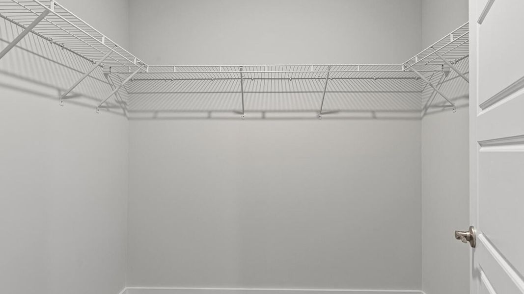 Spacious, unfurnished interior of a new home in Vineyard Trail, Jacksonville (Image 33).