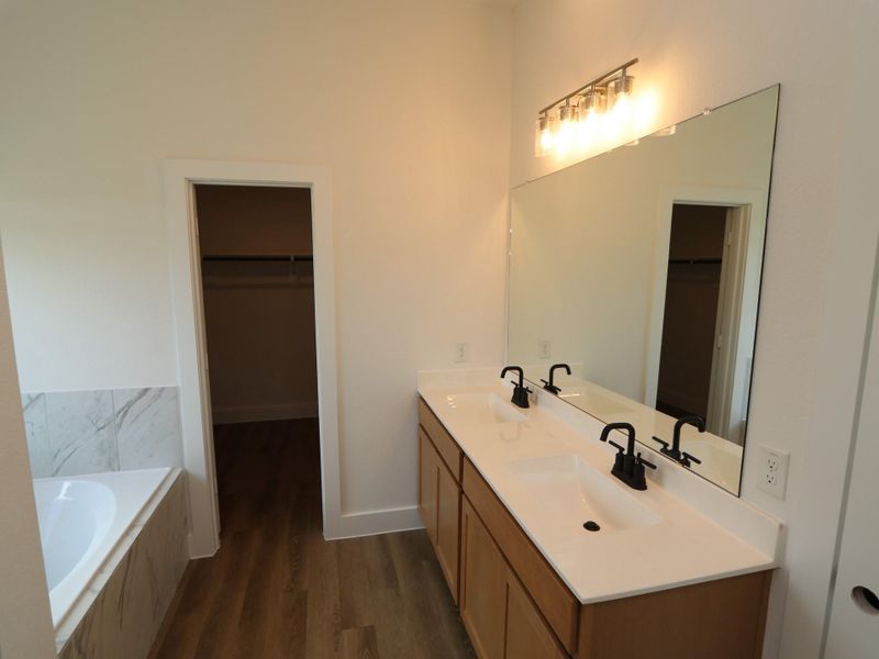 Furnished interior view inside a new home in Lago Mar, Santa Fe (Image 4). Furnished interior view inside a new home in Lago Mar, Santa Fe (Image 4).