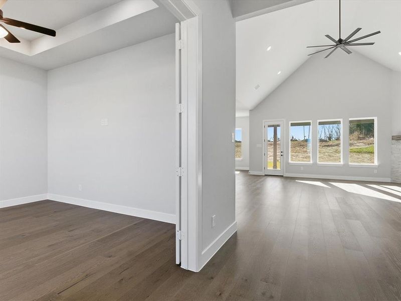 Spacious, unfurnished interior of a new home in Capitol Hill, Anna (Image 17).