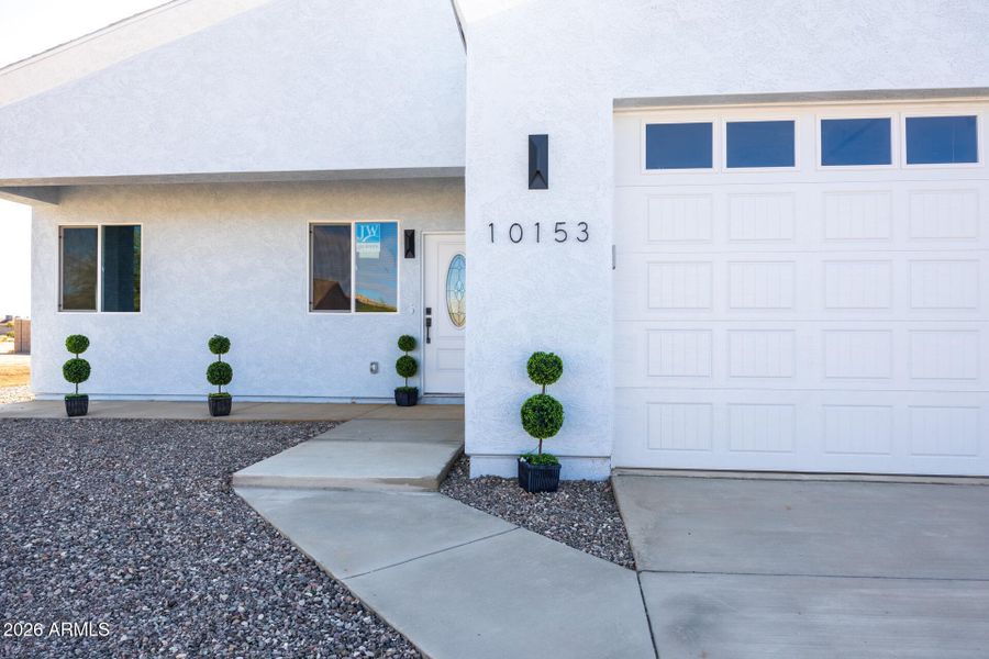 10153 W Wenden - Front Close View