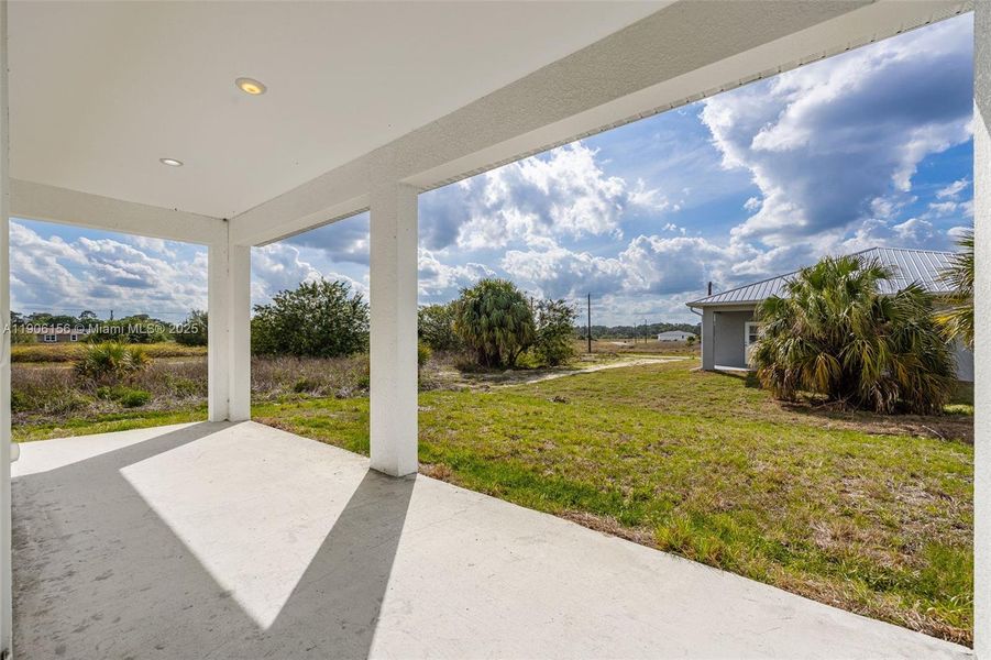 Exterior details and patio area of a home in , Labelle (Image 16).