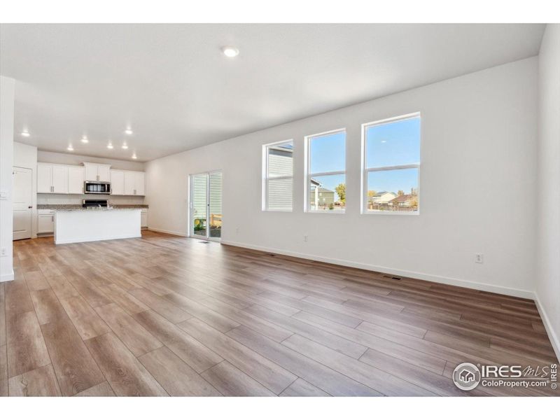 Spacious, unfurnished interior of a new home in Silver Peaks, Lochbuie (Image 17).