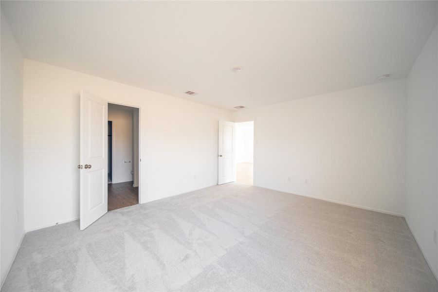Spacious, unfurnished interior of a new home in , Baytown (Image 15).