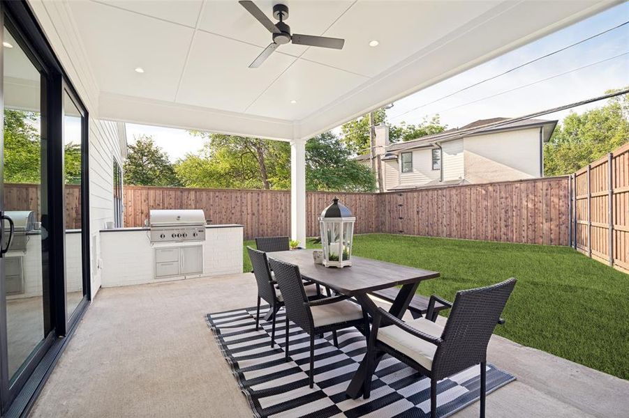 Exterior details and patio area of a home in , Dallas (Image 3).