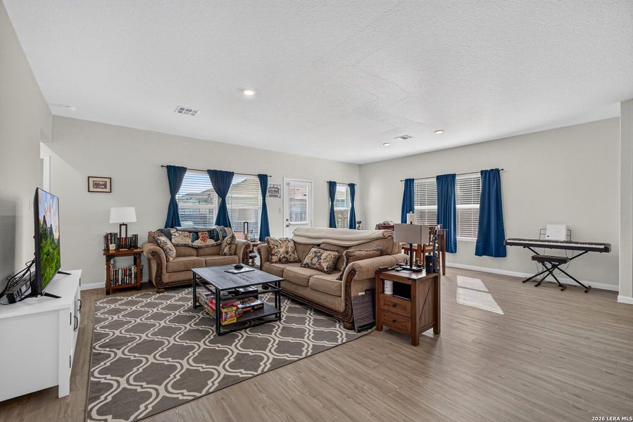 Furnished interior view inside a new home in Silos: Barrington Collection, San Antonio (Image 14).