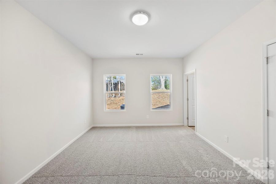 Spacious, unfurnished interior of a new home in , Kings Mountain (Image 39).