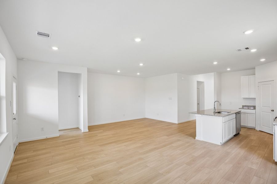 Spacious, unfurnished interior of a new home in Raburn Reserve 50s, Tomball (Image 14). Spacious, unfurnished interior of a new home in Raburn Reserve 50s, Tomball (Image 14).