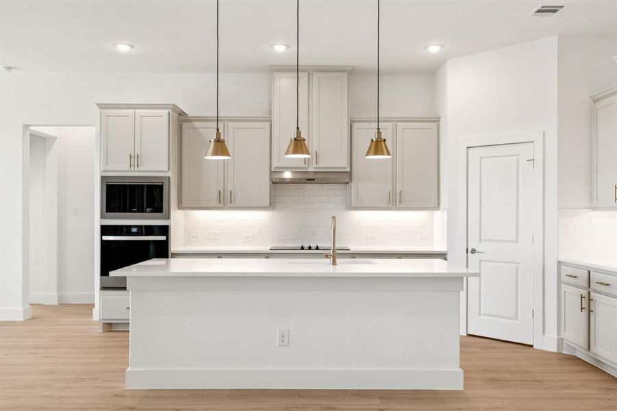 Furnished interior view inside a new home in Lakeway Estates, Waxahachie (Image 13).