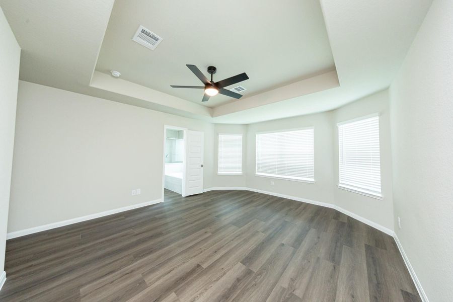 Spacious, unfurnished interior of a new home in Ridgeland Hills, Willis (Image 16).