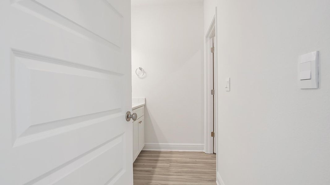 Spacious, unfurnished interior of a new home in Bayside at Ward Creek, Panama City Beach (Image 40).