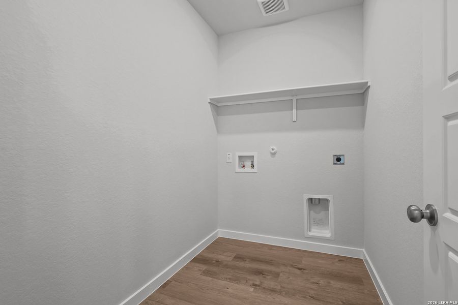 Spacious, unfurnished interior of a new home in Summerlin, San Antonio (Image 16).