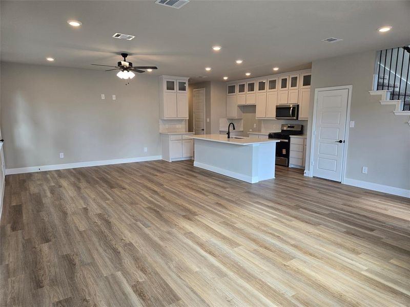 Spacious, unfurnished interior of a new home in , Rowlett (Image 12).