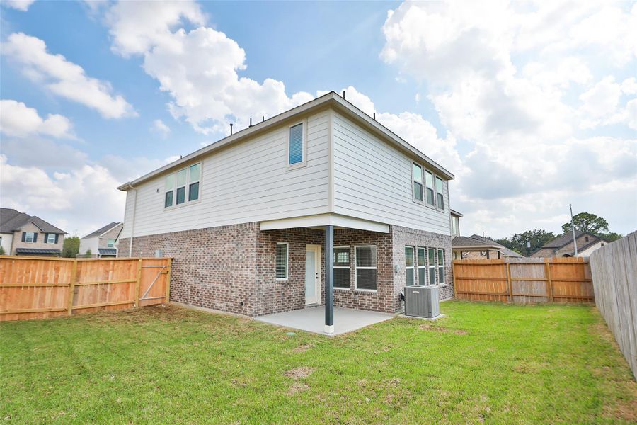 Exterior details and patio area of a home in Park at Eldridge, Sugar Land (Image 26). Exterior details and patio area of a home in Park at Eldridge, Sugar Land (Image 26).