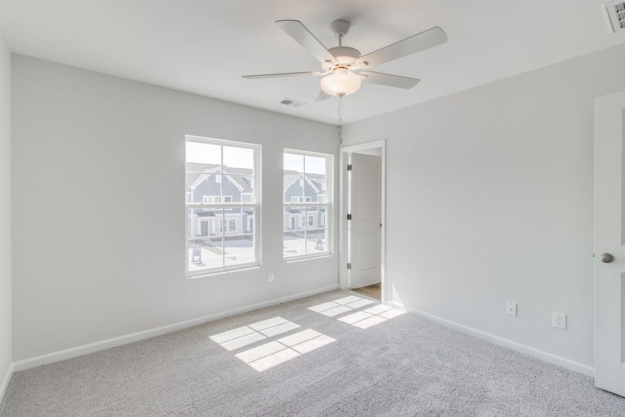 Spacious, unfurnished interior of a new home in Astoria, Columbia (Image 22).