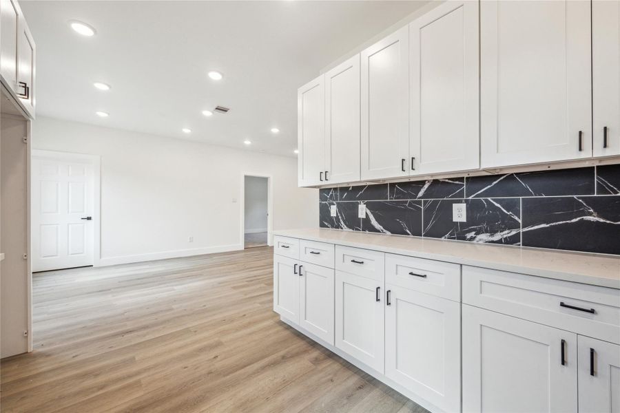Furnished interior view inside a new home in , Santa Fe (Image 9).