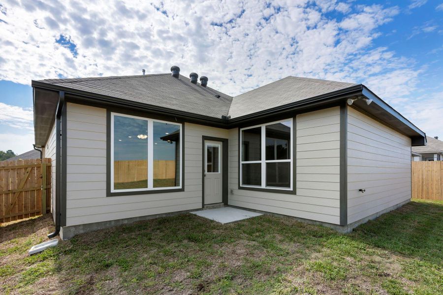 Exterior details and patio area of a home in Sterling Ridge, Huntsville (Image 4). Exterior details and patio area of a home in Sterling Ridge, Huntsville (Image 4).