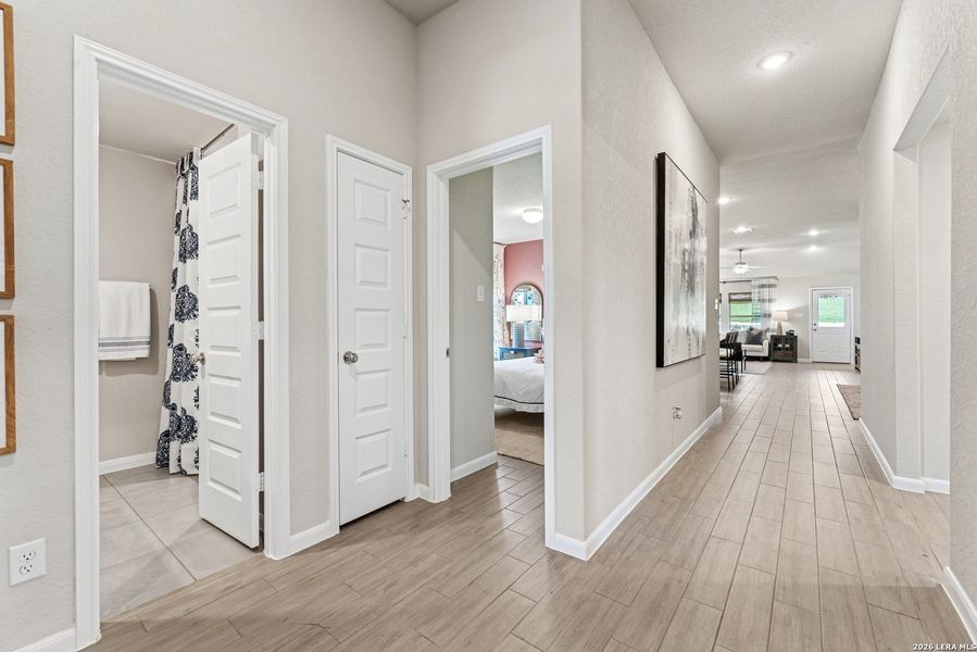 Furnished interior view inside a new home in Cinco Lakes, San Antonio (Image 12).