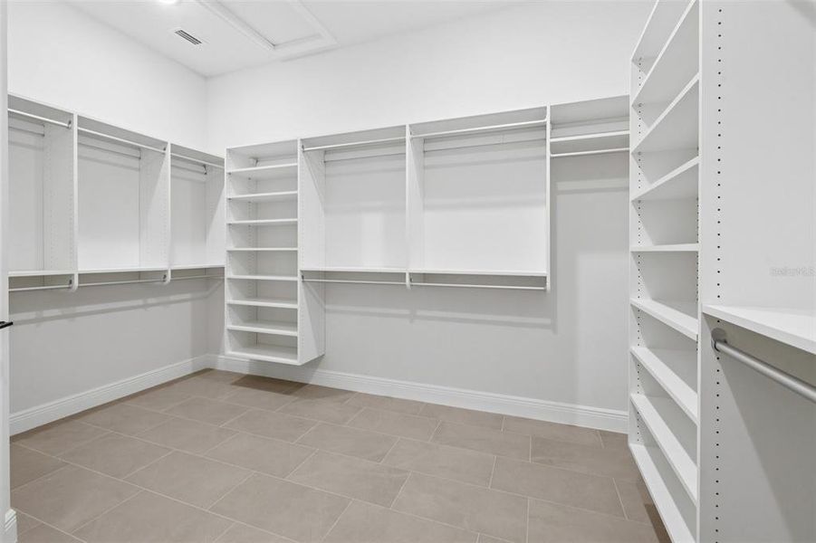 Spacious, unfurnished interior of a new home in , Tampa (Image 82).