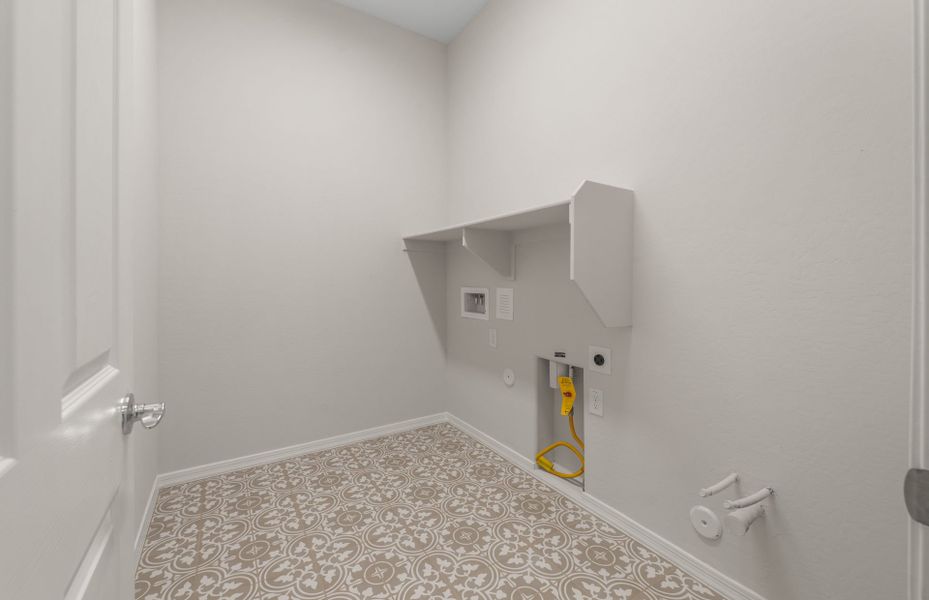 Spacious, unfurnished interior of a new home in Artisan at Asante, Surprise (Image 25).