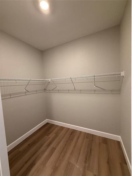 WALK IN CLOSET