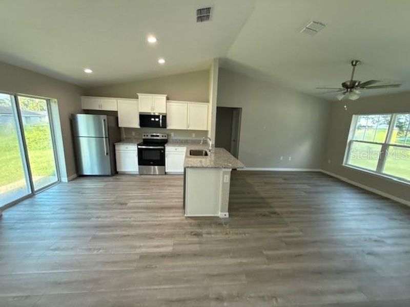 Spacious, unfurnished interior of a new home in , Dunnellon (Image 17). Spacious, unfurnished interior of a new home in , Dunnellon (Image 17).