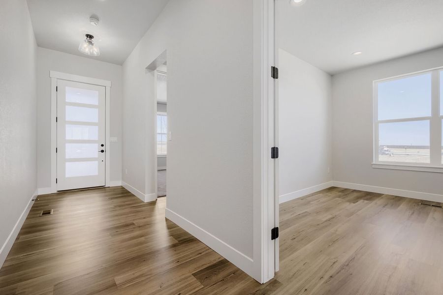 8688 Long Beach - Entry