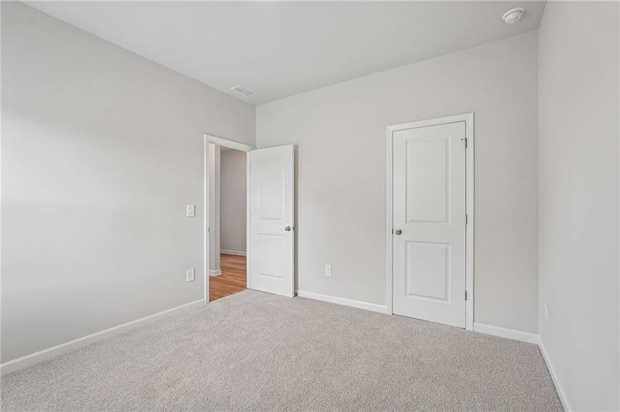 Spacious, unfurnished interior of a new home in Northwoods at Mirror Lake, Villa Rica (Image 38).