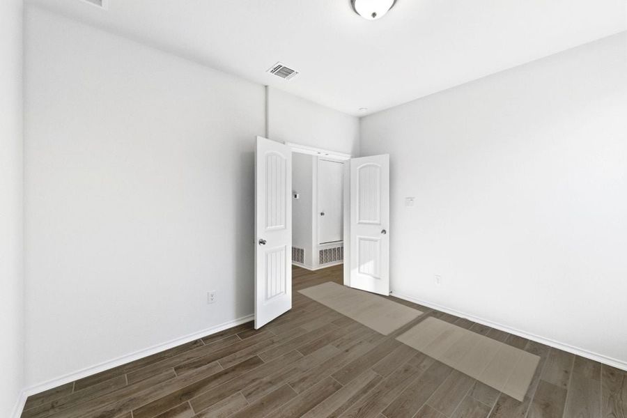 Spacious, unfurnished interior of a new home in Mustang Valley, Manor (Image 6).