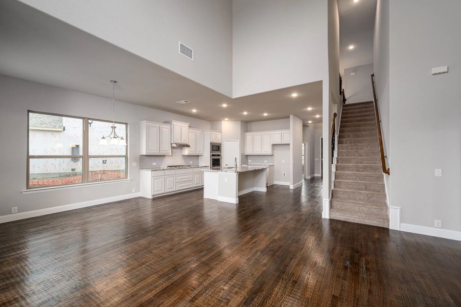 Representative furnished interior of a home built from the Basalt by Stonehollow Homes in Meadow Vista, Anna (Image 8).