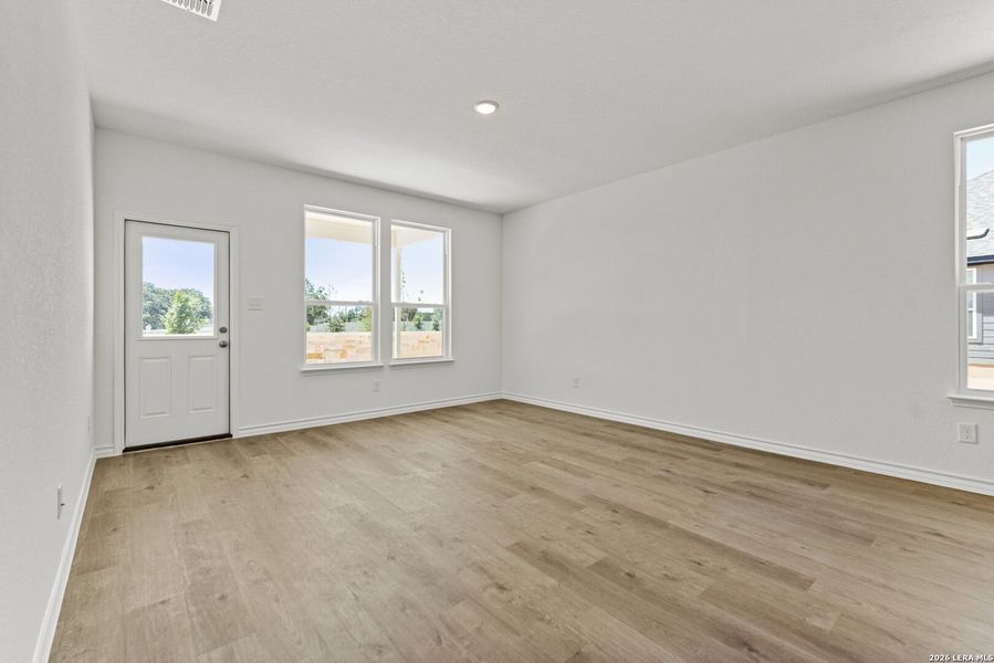 Spacious, unfurnished interior of a new home in Corley Farms, Boerne (Image 20).