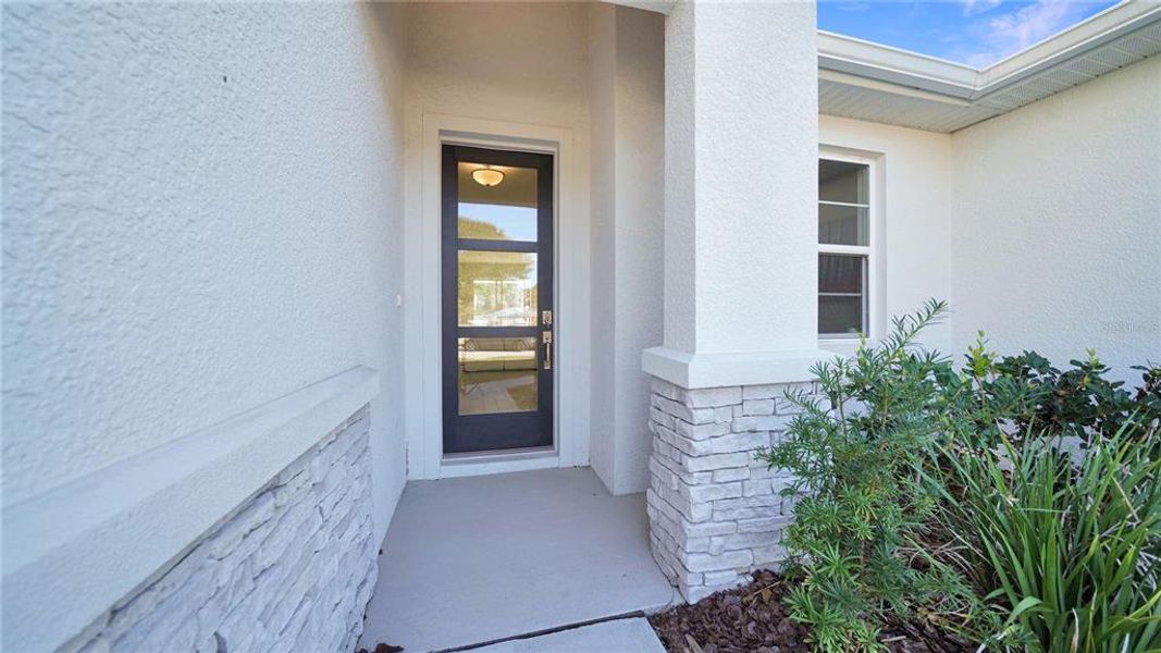 Exterior details and patio area of a home in , Palm Coast (Image 3).