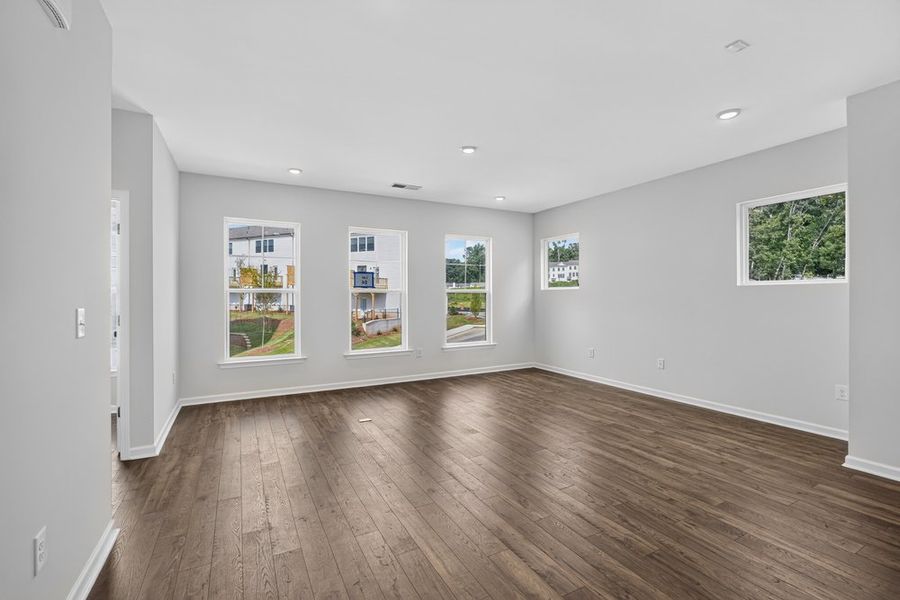 Spacious, unfurnished interior of a new home in Rosewood Farm, Lawrenceville (Image 19).