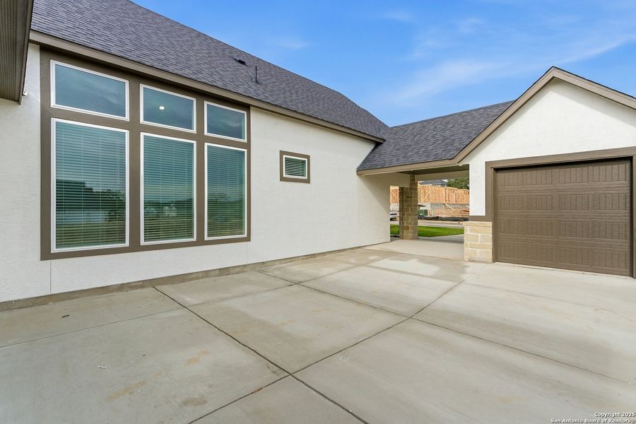 Exterior details and patio area of a home in Potranco Oaks, Castroville (Image 29).