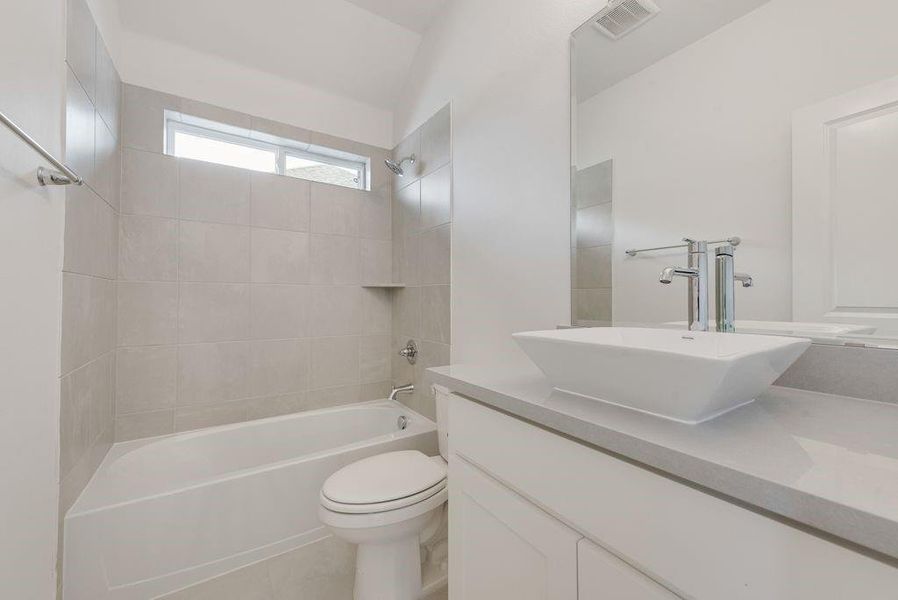 Furnished interior view inside a new home in Edgewater, Fate (Image 5).