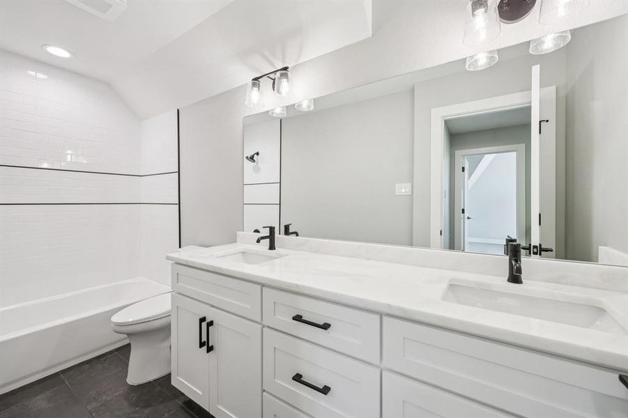 Furnished interior view inside a new home in , Grapevine (Image 18).