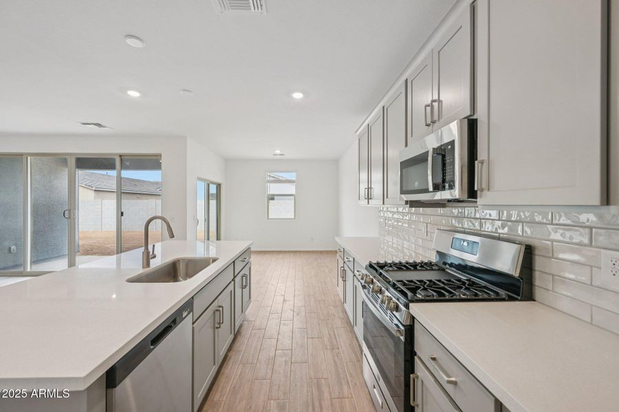 12-web-or-mls-W Cansados Rd-S1110-012