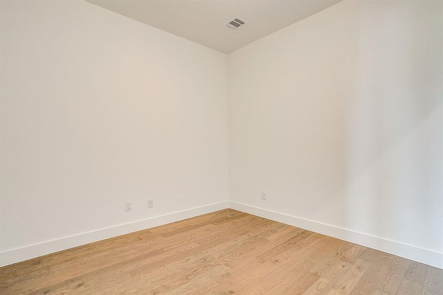 Spacious, unfurnished interior of a new home in Pecan Grove, Burleson (Image 25).